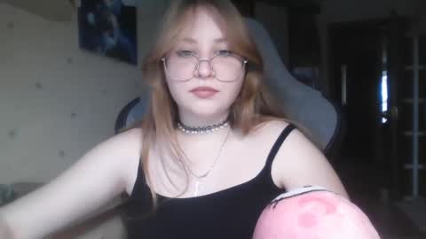 Snapshot of cute_minx chatting on March 3, 2025, 12:48 pm Veronica online show from March 3, 2025, 12:48 pm