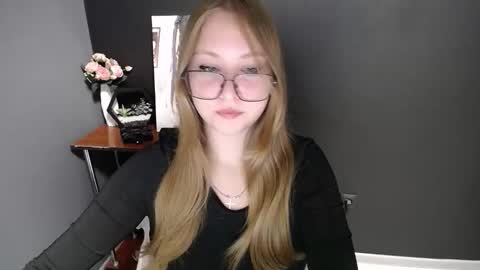 Snapshot of cute_minx chatting on October 3, 2025, 6:54 am Veronica online show from October 3, 2025, 6:54 am