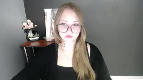 Snapshot of cute_minx chatting on October 21, 2025, 6:25 am Veronica online show from October 21, 2025, 6:25 am