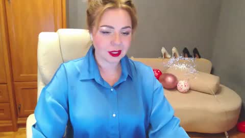 cute_phoenix online show from April 25, 2026, 5:54 pm