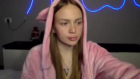 cute_shy06 online show from January 15, 2026, 9:07 pm