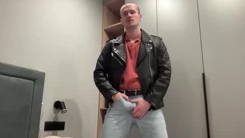 cute_skywalker online show from January 5, 2026, 5:27 pm