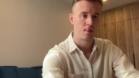 cute_skywalker online show from April 22, 2026, 7:44 am