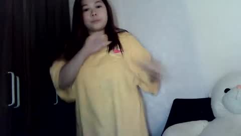 Snapshot of cute_slut09 chatting on July 18, 2026, 11:52 pm Mimi online show from July 18, 2026, 11:52 pm