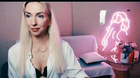 Snapshot of cute_smile_shy chatting on October 2, 2025, 8:27 pm cute_smile_shy online show from October 2, 2025, 8:27 pm