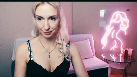 Snapshot of cute_smile_shy chatting on October 28, 2025, 8:44 pm cute_smile_shy online show from October 28, 2025, 8:44 pm