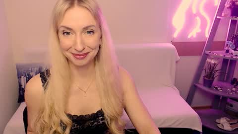 cute_smile_shy online show from February 14, 2026, 11:01 pm