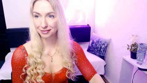 cute_smile_shy online show from May 5, 2026, 8:39 pm