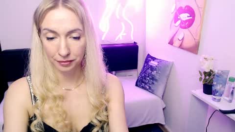 cute_smile_shy online show from May 14, 2026, 8:48 pm