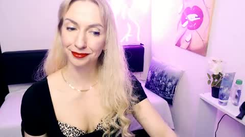 cute_smile_shy online show from May 15, 2026, 9:11 pm