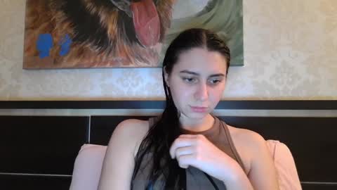 cute_strawberry_ online show from December 1, 2024, 5:13 pm