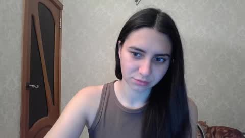 cute_strawberry_ online show from December 2, 2024, 4:42 am