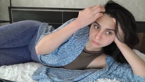 cute_strawberry_ online show from December 3, 2024, 11:33 am