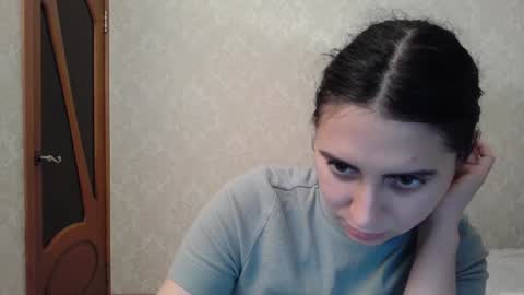 cute_strawberry_ online show from December 5, 2024, 6:33 pm