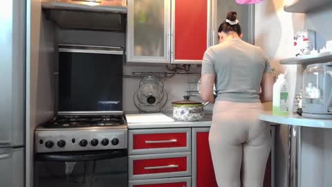 cute_strawberry_ online show from December 6, 2024, 6:48 am