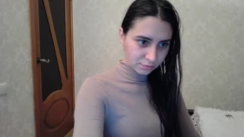 cute_strawberry_ online show from December 6, 2024, 3:00 pm