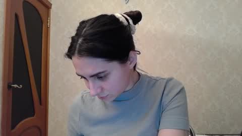 cute_strawberry_ online show from December 7, 2024, 2:35 pm