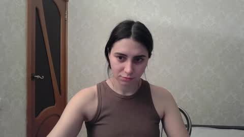 cute_strawberry_ online show from December 17, 2024, 4:56 am