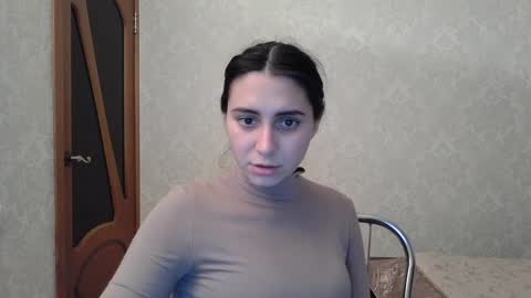 cute_strawberry_ online show from December 21, 2024, 12:49 pm