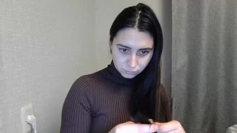 cute_strawberry_ online show from December 26, 2024, 3:31 pm