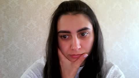 cute_strawberry_ online show from October 2, 2025, 7:04 am