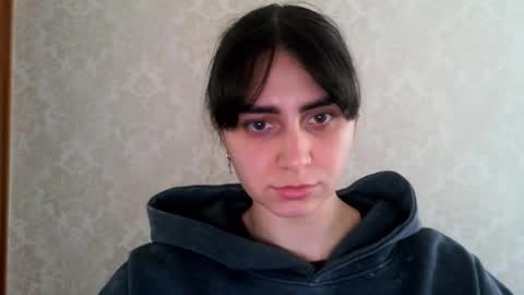 cute_strawberry_ online show from October 15, 2025, 11:10 am