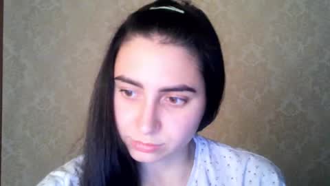 cute_strawberry_ online show from October 28, 2025, 6:10 pm