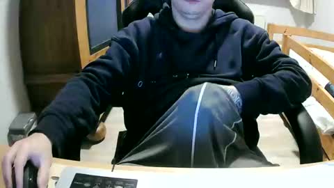 Snapshot of cuteboy090 chatting on April 19, 2026, 6:32 pm Cuteboy090 online show from April 19, 2026, 6:32 pm