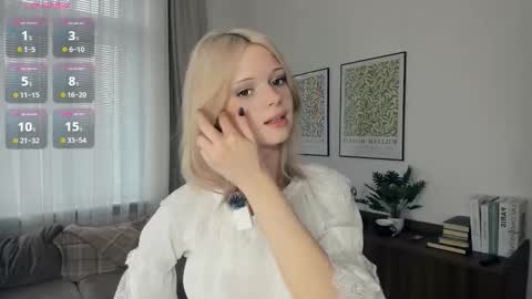 Snapshot of cutebrutality chatting on November 1, 2025, 8:05 am Alice online show from November 1, 2025, 8:05 am