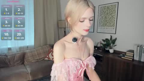 Snapshot of cutebrutality chatting on November 10, 2025, 8:13 am Alice online show from November 10, 2025, 8:13 am