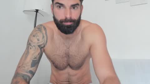 cuteeboy online show from January 30, 2025, 8:32 am