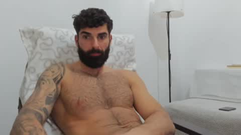 cuteeboy online show from February 3, 2025, 9:39 pm