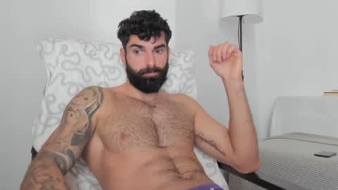 cuteeboy online show from February 4, 2025, 10:10 am