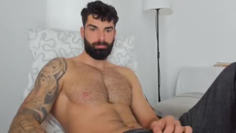 cuteeboy online show from February 10, 2025, 7:04 am