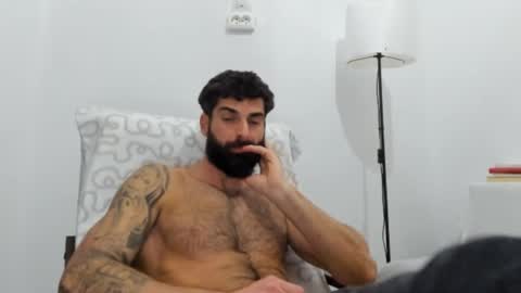 cuteeboy online show from December 18, 2025, 4:02 pm