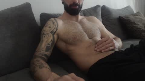 cuteeboy online show from April 28, 2026, 5:23 am