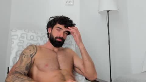 cuteeboy online show from May 7, 2026, 5:35 am