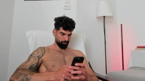 cuteeboy online show from June 4, 2026, 8:09 am