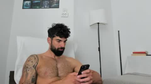 cuteeboy online show from June 18, 2026, 5:19 am