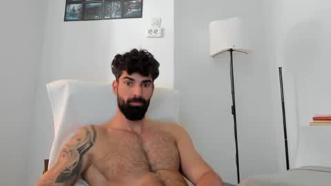 cuteeboy online show from June 19, 2026, 5:56 am