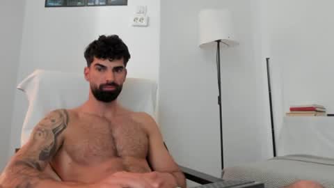 cuteeboy online show from June 26, 2026, 6:07 am