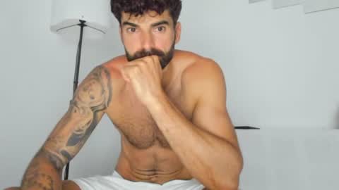 cuteeboy online show from July 14, 2026, 4:39 am