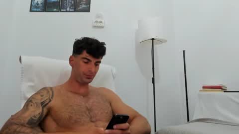 cuteeboy online show from July 22, 2026, 8:39 am