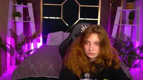 Foxy online show from November 14, 2025, 2:16 pm