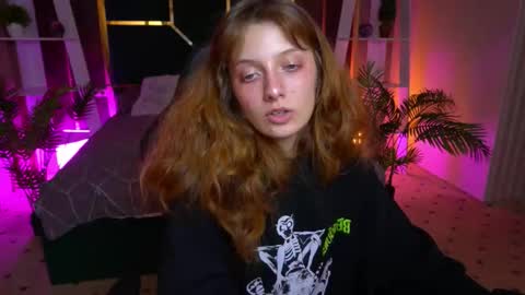 Foxy online show from November 18, 2025, 2:54 pm