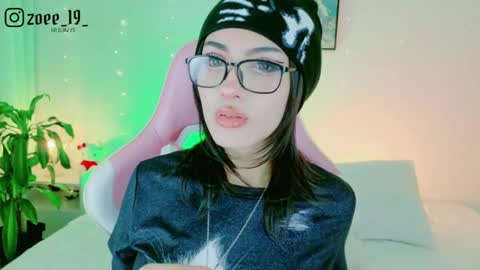 Zoe  online show from May 1, 2026, 4:06 am