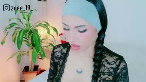Zoe  online show from June 19, 2026, 4:17 am
