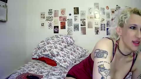 Snapshot of cutefemme chatting on November 8, 2025, 6:13 am Bella online show from November 8, 2025, 6:13 am