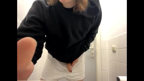 Snapshot of cuteguy6668889 chatting on March 18, 2026, 8:28 am Cutegoth online show from March 18, 2026, 8:28 am