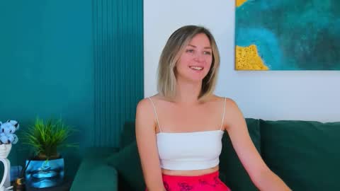 Snapshot of cutemirage chatting on September 22, 2025, 2:41 pm cutemirage online show from September 22, 2025, 2:41 pm